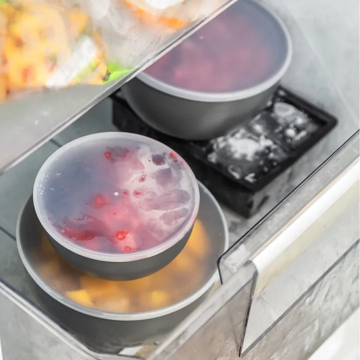 Zestaw 4 szarych misek z pokrywkami