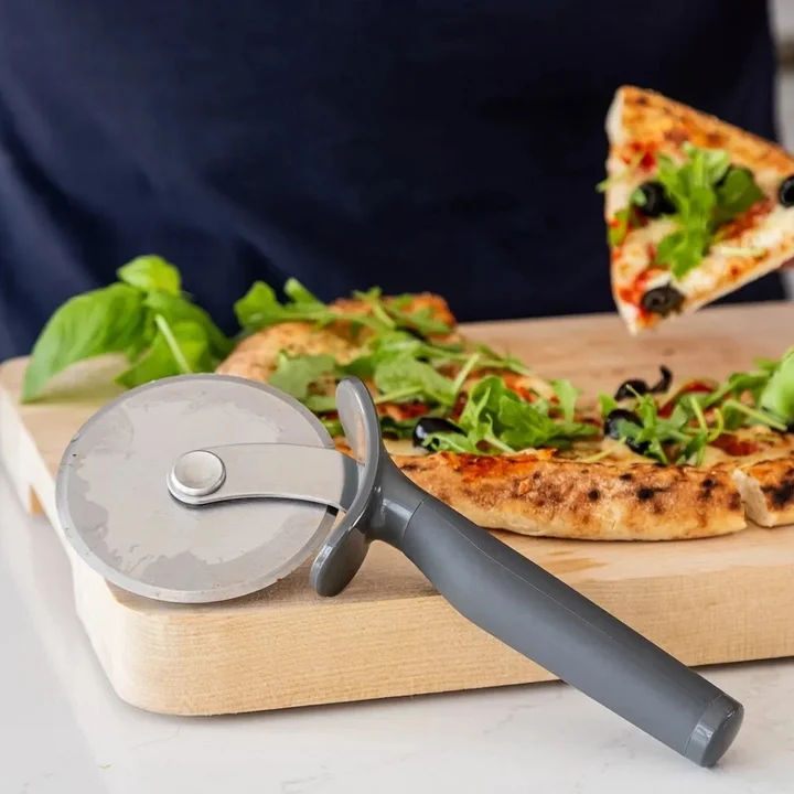 Nóż do pizzy Coreline szary