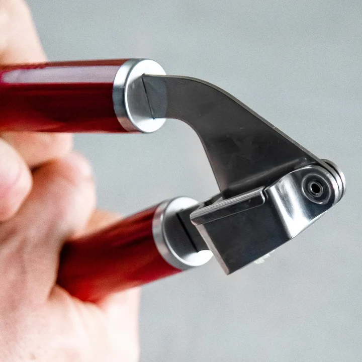 Wyciskacz do czosnku Coreline czerwony