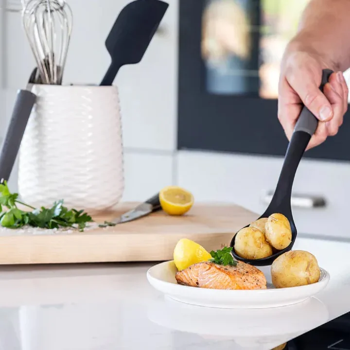 Łyżka kuchenna Coreline szara