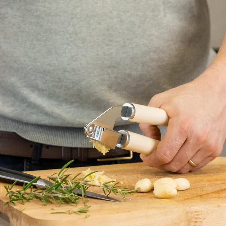 Wyciskacz do czosnku Coreline kremowy