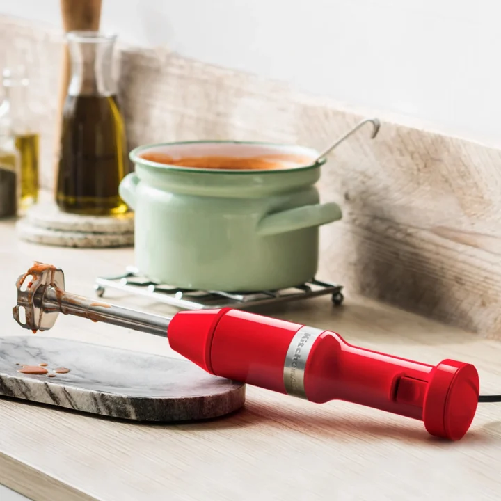 Blender ręczny z akcesoriami 5KHBV83 czerwony