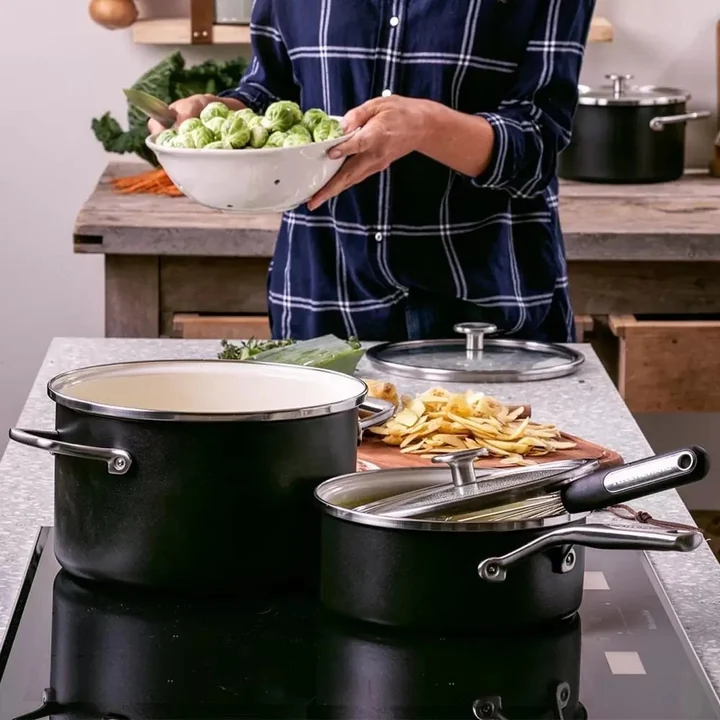 1,3L Rondel emaliowany z pokrywką czarny mat