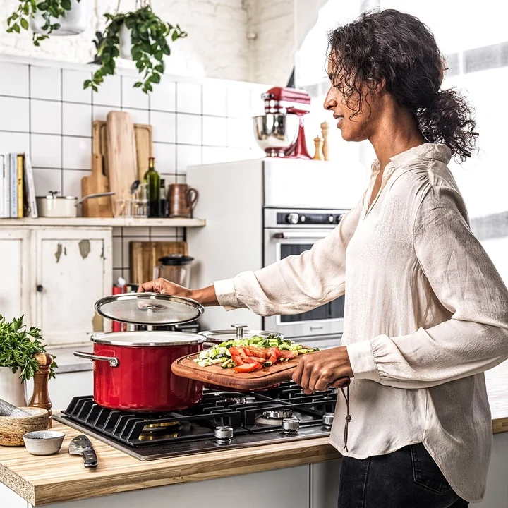 3,7L Garnek emaliowany z pokrywką czerwony