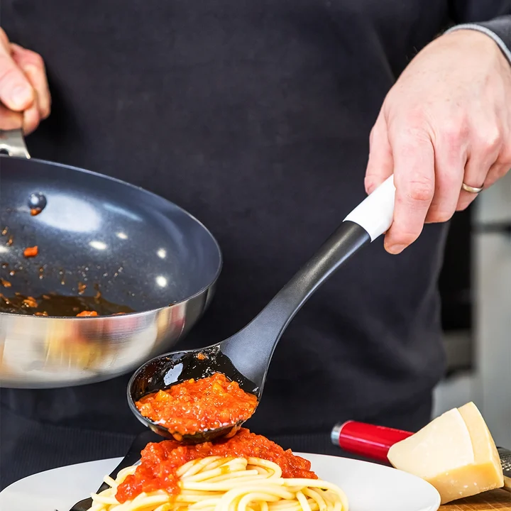 Łyżka kuchenna Classic biała