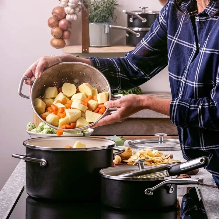 3,7L Garnek emaliowany z pokrywką czarny mat