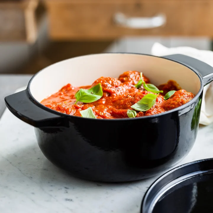 3,3L Garnek żeliwny czarny