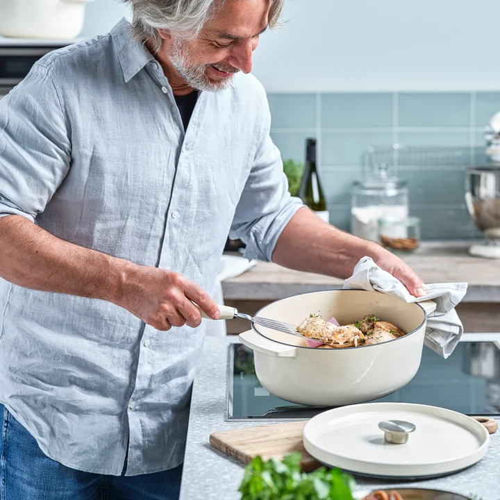 5,6L Brytfanka żeliwna kremowa