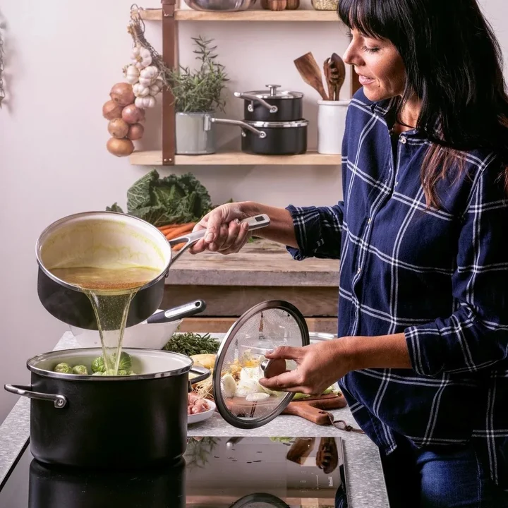 2L Rondel emaliowany z pokrywką czarny mat