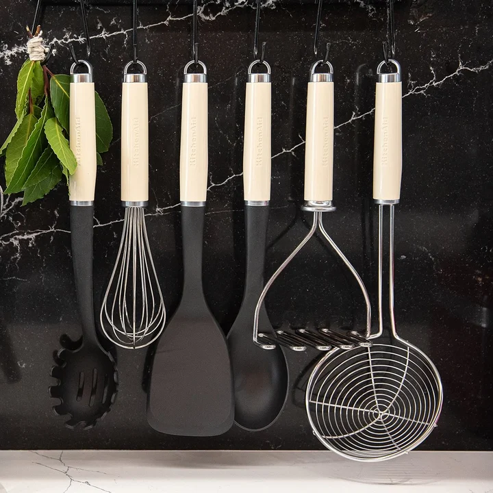 Tłuczek do ziemniaków Coreline kremowy