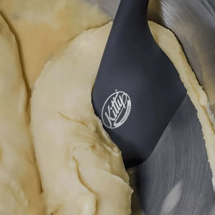 Szpatułka długa czarna Kitty Pro