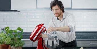 Pomoc w wyborze, porady eksploatacyjne. Nasz zespół używa urządzeń KitchenAid na co dzień! 
22 812 56 64 lub sklep@vivamix.pl.