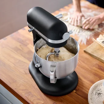 6,6L Artisan 5KSM70SHX w kolorze czarny mat